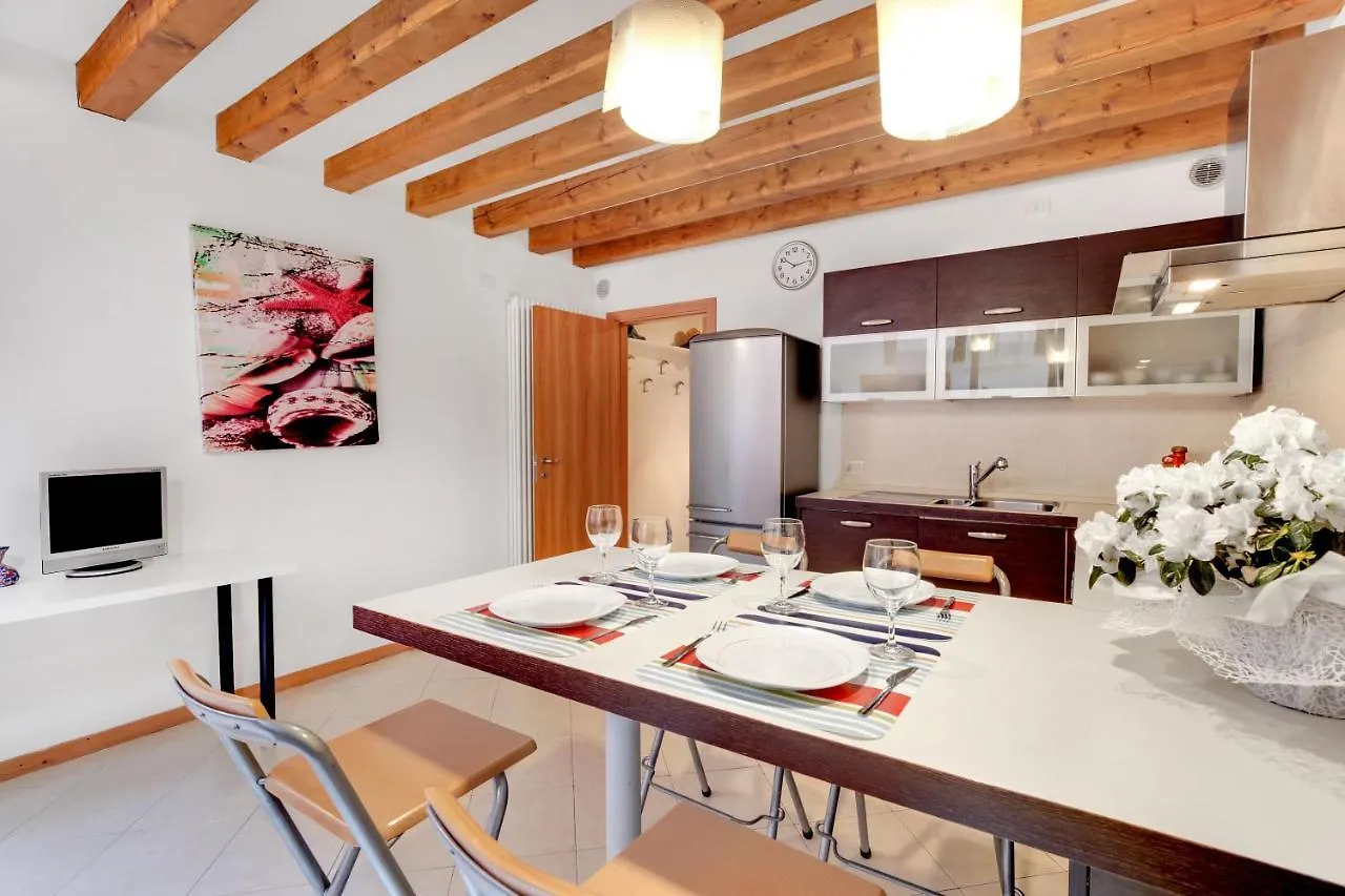 Apartment Little Canal 14 Venice Italy