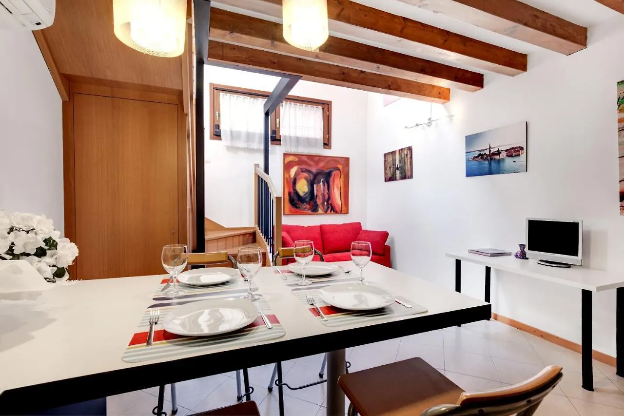 Little Canal 14 Venice Apartment